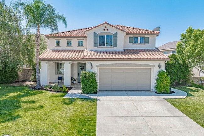 Primary Photo - Stunning 5-Bedroom Home with Solar Panels ...