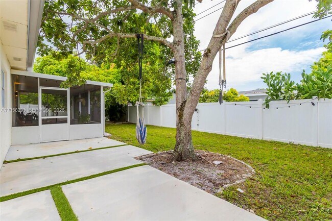 Building Photo - 4930 NW 17th St