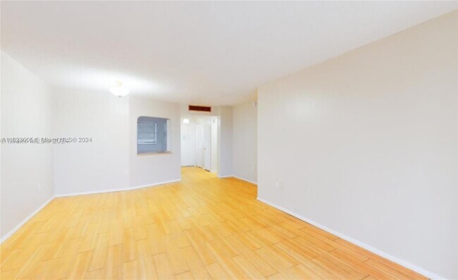 Building Photo - 1780 NE 191st St