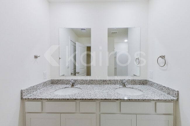 Building Photo - 3912 NE Billie Ln