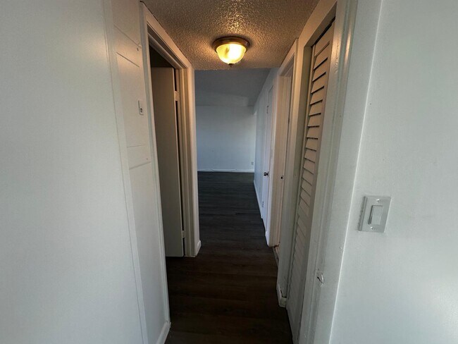 Building Photo - 23 SE 12th St