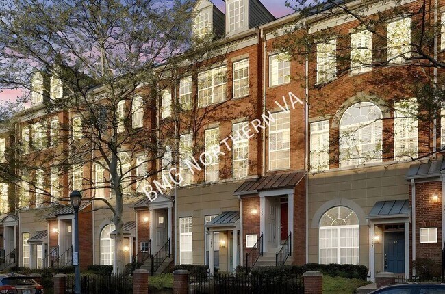 Building Photo - 1881 Crescent Park Dr