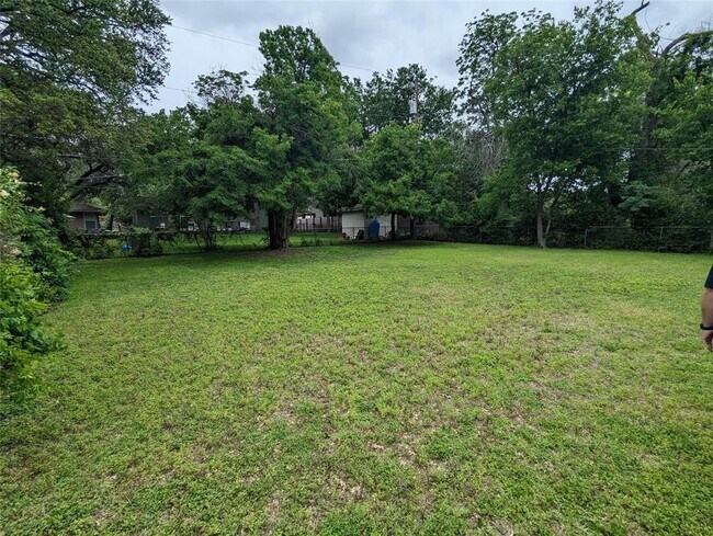 Building Photo - 1514 Glencrest Dr