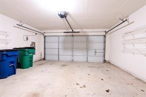 Building Photo - 5909 White Pine Dr