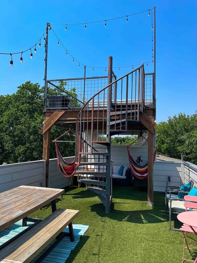 Building Photo - "Charming 2-Bed, 1.5-Bath Condo with Grani...