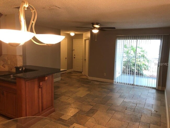 Building Photo - 2548 Grassy Point Dr