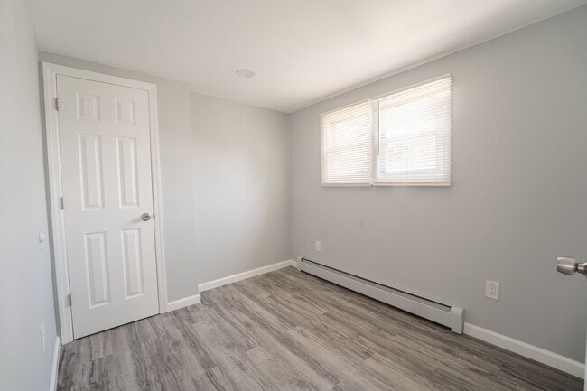 Building Photo - 183 Commack Rd