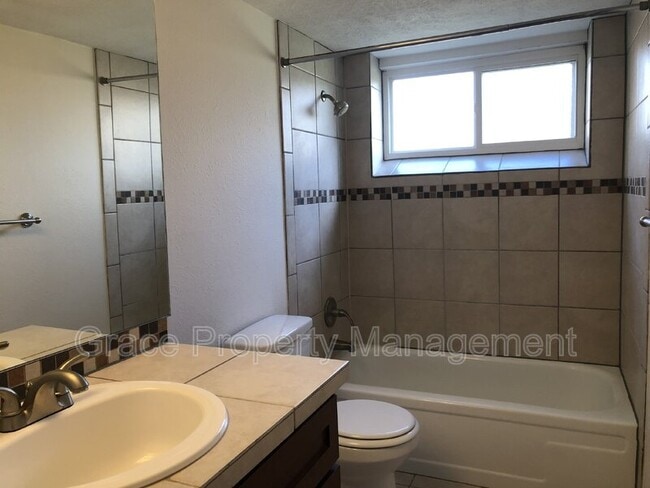 Building Photo - 10860 Stuart Cir