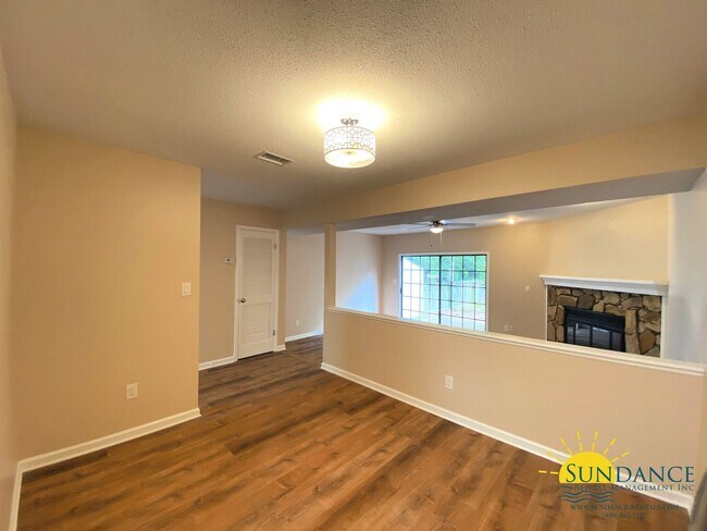 Building Photo - 222 Cloverdale Blvd