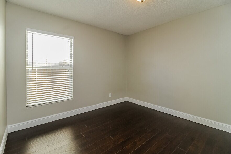 Building Photo - 2640 Woods Edge Cir