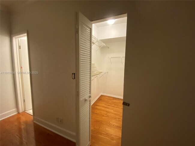 Building Photo - 610 8th St