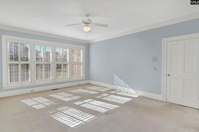 Building Photo - Stunning 5 Bedroom 3 Full Bath and 2 Half ...