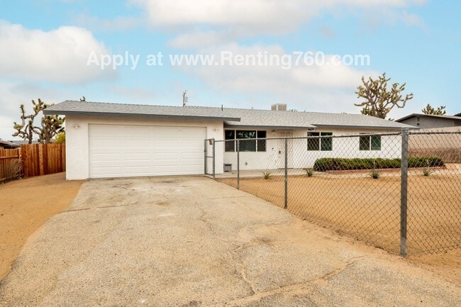 Building Photo - Updated 3 Bed 2 Bath Home Centrally Located!!