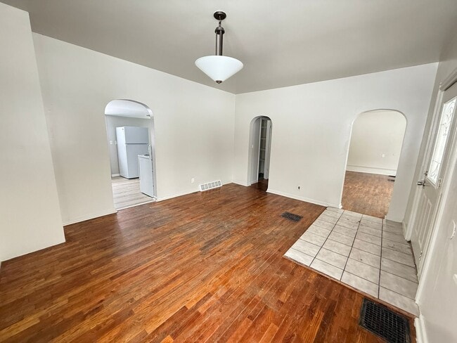 Building Photo - 107 Sager Rd