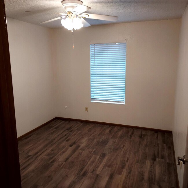 Building Photo - 6290 Bedford Dr