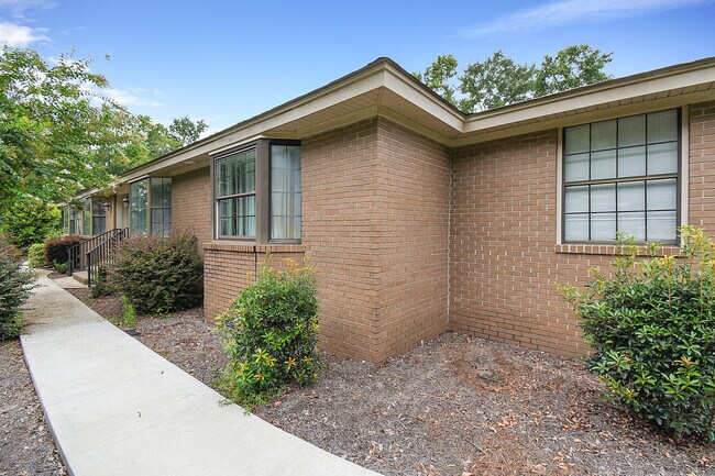 Building Photo - 406 Cal Causeway Rd