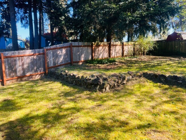 Building Photo - Charming 3BR/1BA w/ 1-car garage, long driveway, fenced yard, wood stove & shed/workshop.
