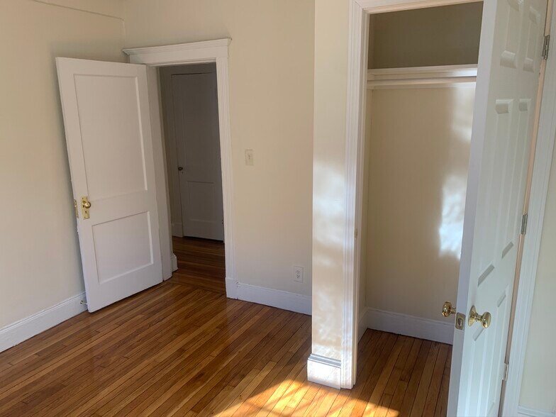 Building Photo - 1626 Comm.Ave Unit 12