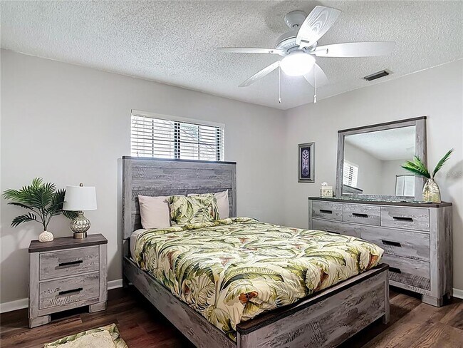 Building Photo - 290 Rotonda Cir