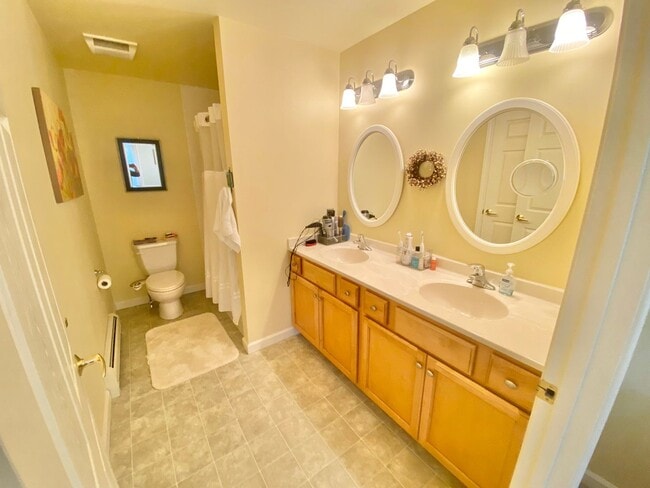 Building Photo - Furnished 2 or 3 bedroom condo Essex Junction SHORT TERM LEASE