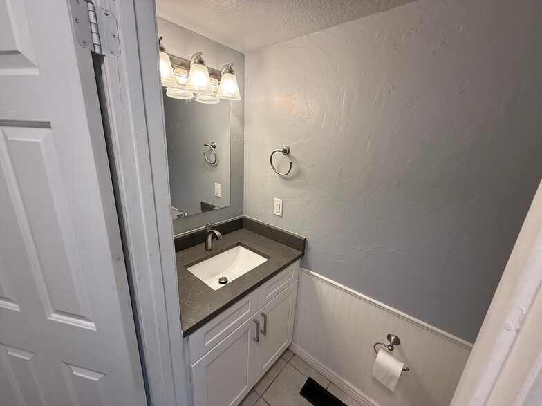 Building Photo - 1242 Freshman Cir