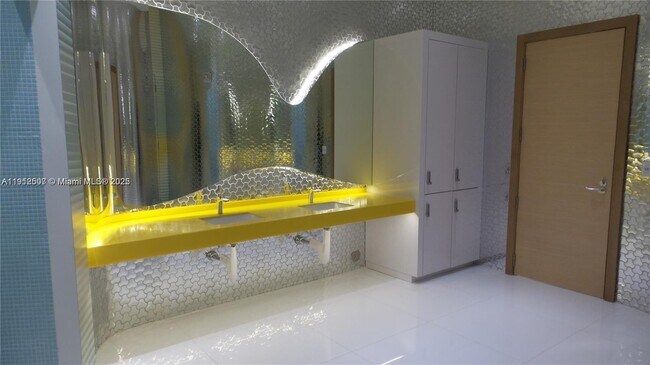 Building Photo - 501 NE 31st St