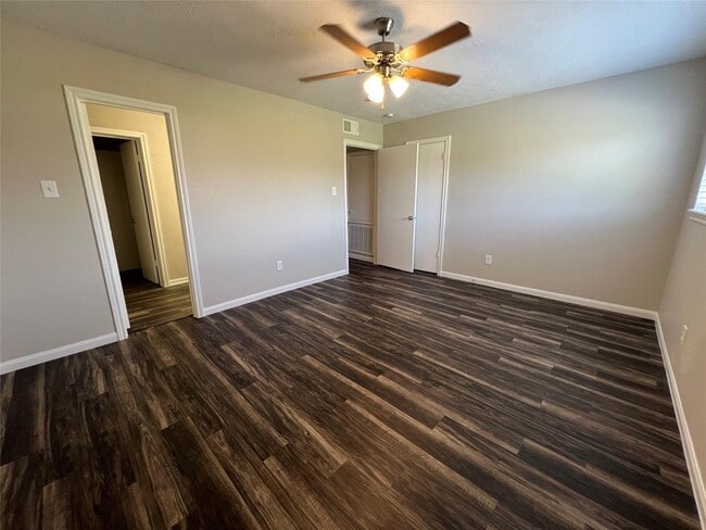 Building Photo - 10134 Emnora Ln