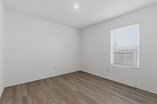 Building Photo - 11138 N Lake Mist Ln