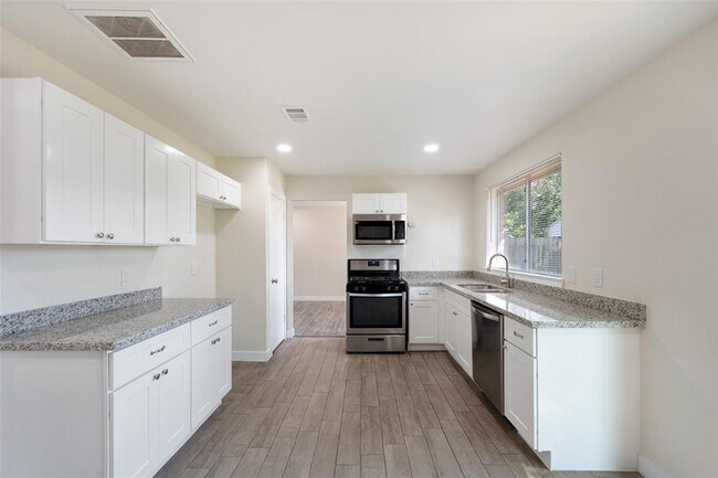 Building Photo - 5410 Forest Trails Dr