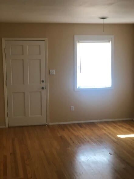 Building Photo - 2511 Sheraton Dr