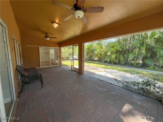 Building Photo - 9511 Cypress Dr N