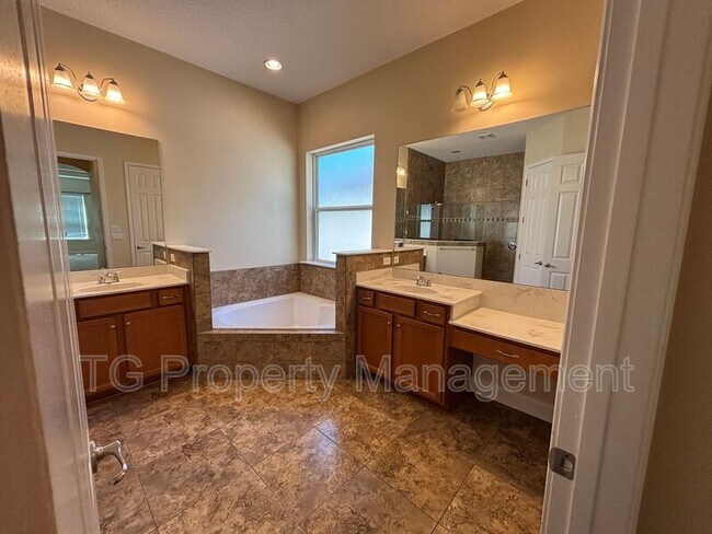 Building Photo - 157 Cloisterbane Dr