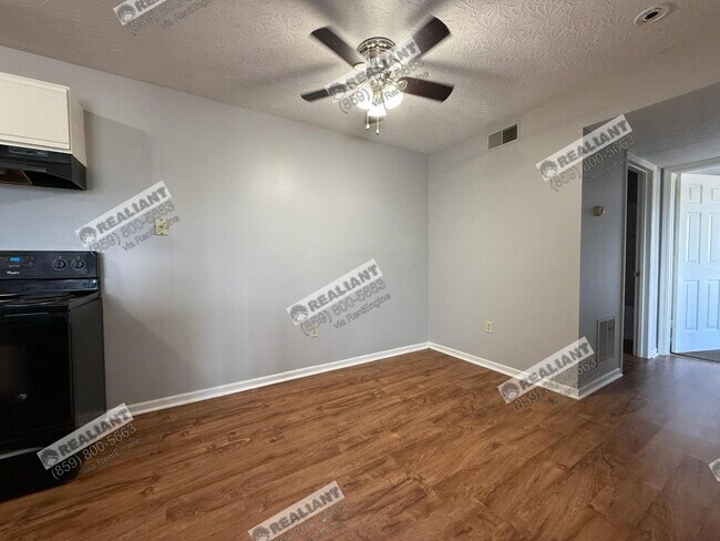 Building Photo - 908 Amhurst Dr