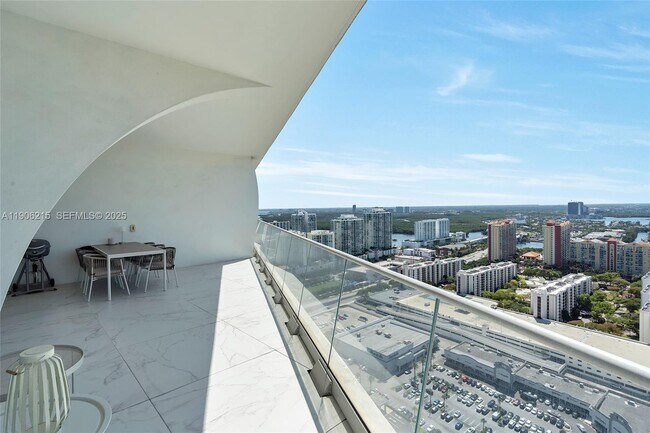 Building Photo - 16901 Collins Ave