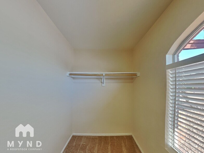 Building Photo - 1757 W Ray Ln