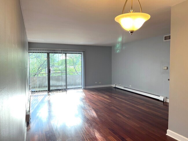 Building Photo - 1931 Prairie Square