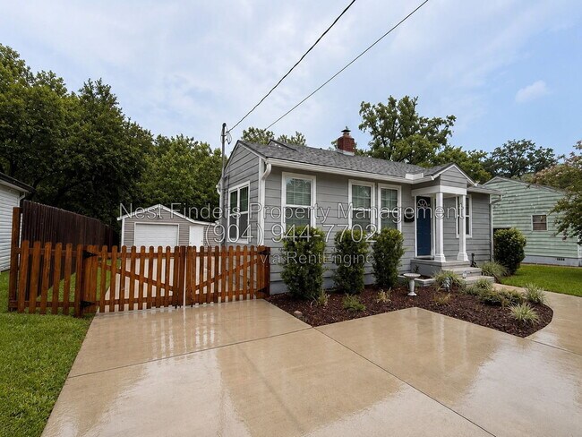 Building Photo - 1293 Hamilton St