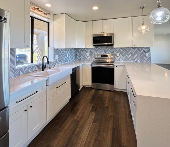 Building Photo - 1750 W Pearce Rd