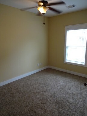 Building Photo - Townhome For Rent in Tuscaloosa!! Availabl...