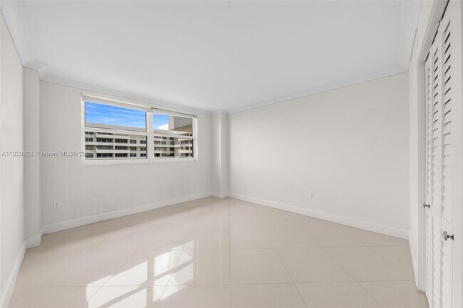 Building Photo - 177 Ocean Ln Dr