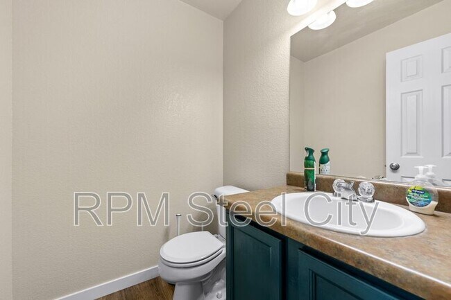 Building Photo - 2231 Meadowlark Ln