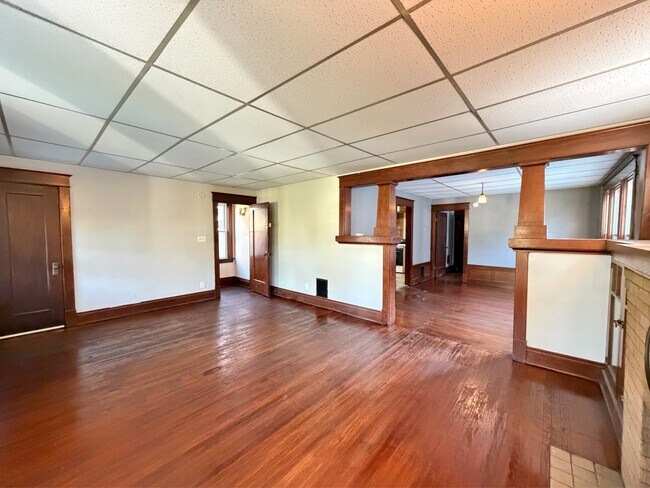 Building Photo - 418 Colvin Ave