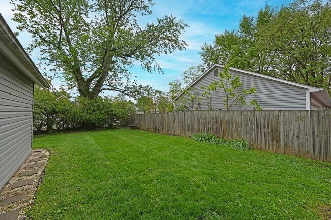 Building Photo - 2127 Slane Ave