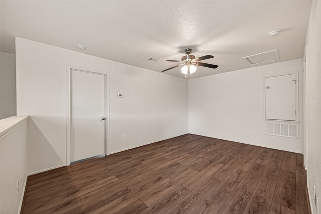 Building Photo - 1123 Desert Springs Ln