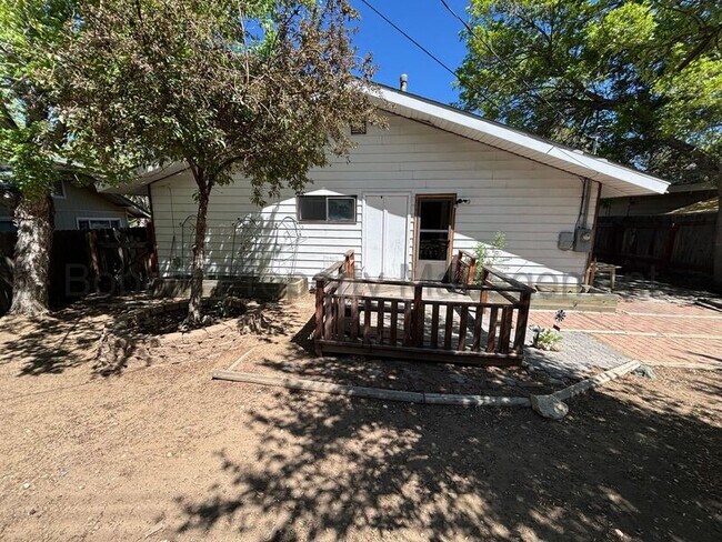 Building Photo - 750 Crain St