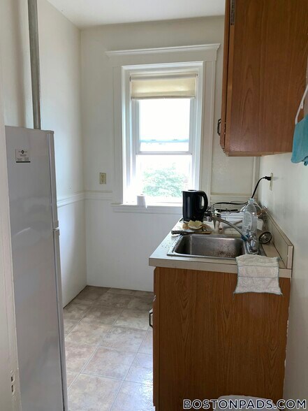 Building Photo - 137 Park Dr