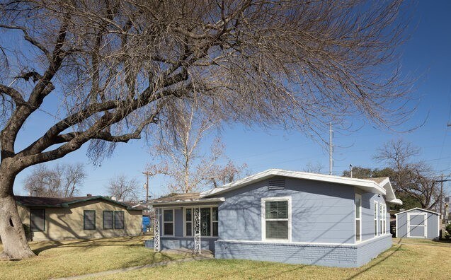 Building Photo - 303 Schmeltzer Ln