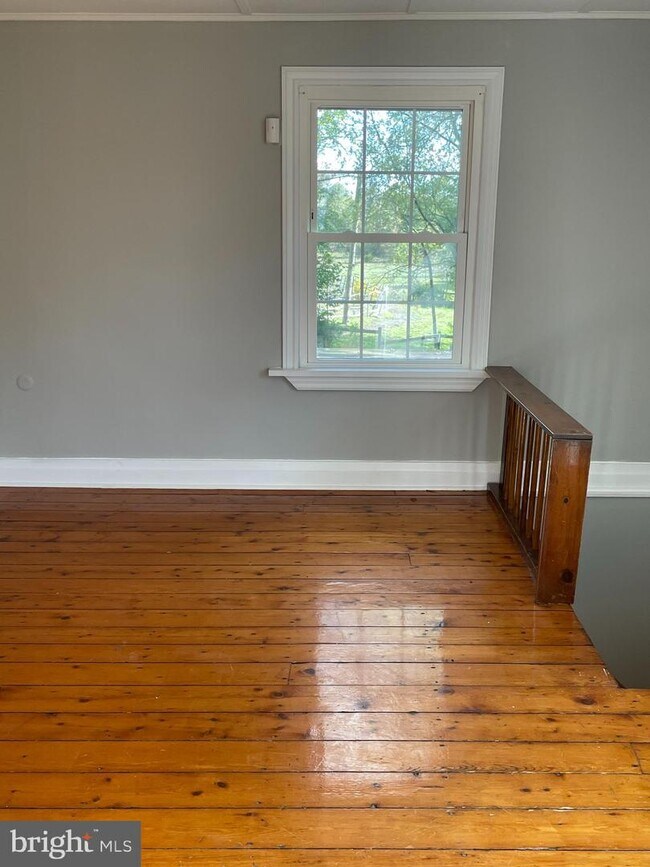 Building Photo - 1033 Old Bethlehem Rd