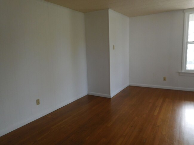 Building Photo - 122 Clayton Ave