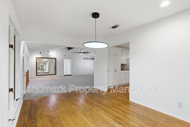 Building Photo - 317 Chandler Lake Ct